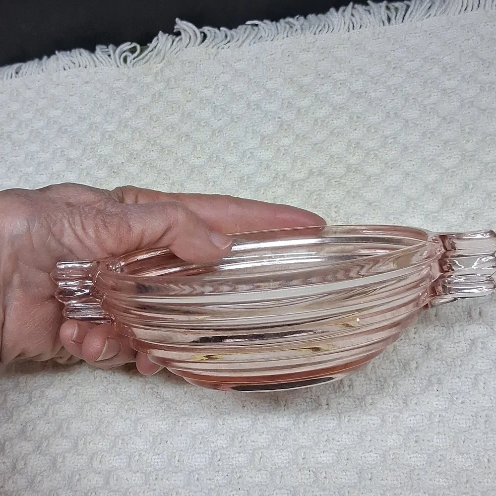Manhattan Anchor Hocking pink depression glass bowl and sugar bowl‎ set